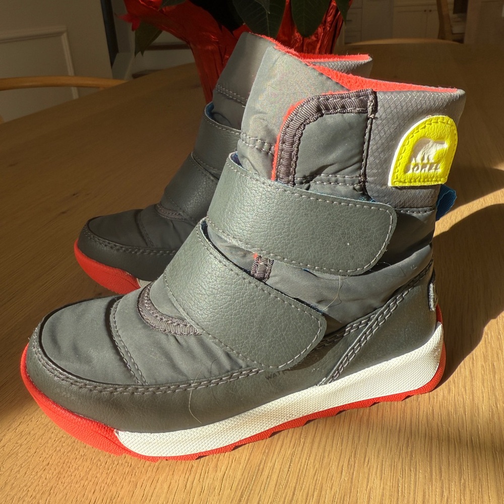 New SOREL Children’s Waterproof Boots SIZE 10 KIDS